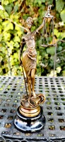 Justitia, az igazság Istennője -  bronz szobor műalkotás