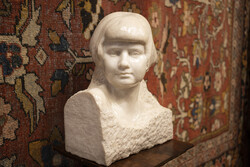 Finta Sándor: Márvány leány mellszobor – 1920, ritka, szignózott alkotás