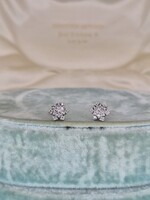 Brilles arany virág beszúrós fülbevaló pár