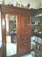 Antik Ruhás szekrény