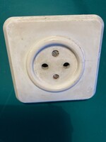 Retro,régi konnektor,elektromos kellék. 1970-es évek 8x8 cm Fehér kontakta konnektor.