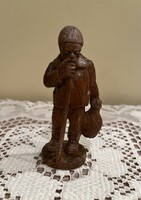 Antik, faragott kicsi fa szobor.