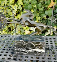 Száguldó energia: Art deco stílusú bronz ló szobor