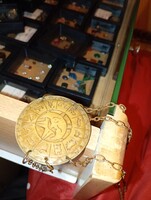 Nap és a Hold szimbólumok, valamint a zodiákus jegyek láthTöbb 100 Aukció Akció a termékeim között