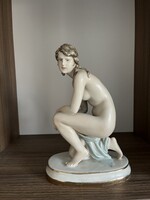 RITKA, TELJESEN FESTETT ZSOLNAY PORCELÁN AKT