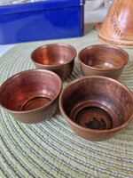 4db vörösréz tálka, magassága 3cm, átmérője 5,5cm, alján jelzés található