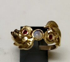 14K. Opal 4mm. Garnet ko 2.Mm. Dolphins.