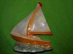 Régi irizált porcelán Balatoni vitorlás hajó német sorszámos Foreign figura 12x12 cm képek szerint