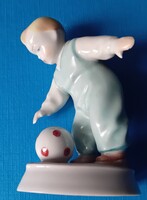 Zsolnay  gyerek labdával hibás