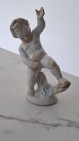 Herendi porcelán pisilő fiú