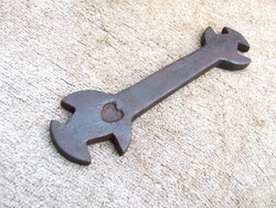 Antik kovácsolt szerszám gépkulcs