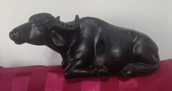 Fekete mázas kerámia, fekvő bivaly