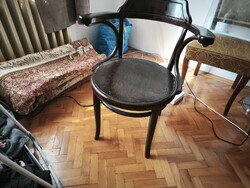 Toneth kávéházi karfás szék, jelzett.