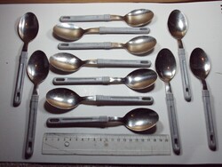 Retro műanyag nyelű evőeszköz készlet része 11 db teáskanál, 12 db kanál, 10 db villa, 12 db kés