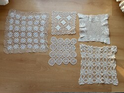 5 db négyszögletes régi kézzel horgolt finom csipke, nipp alátét