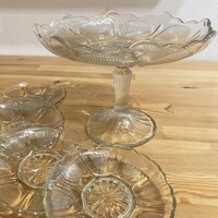 Retro préselt üveg tortatál süteményes készlet – talpas tál + 4 tányér