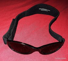 Minőségi BABY BANZ fényvédő fekete napszemüveg ÁLLÍTHATÓ MÉRET a képek szerint
