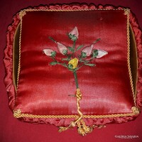 Antik gyönyörű múlt századelős hímzett selyem selyemzsinóros dísz varrós doboz 16x14cm képek szerint