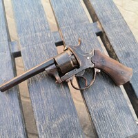 Régi gyúpeckes (lefocheaux) revolver