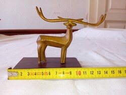 Art deco szarvas