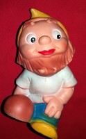 Antik CCCP orosz gumi játék figura Törpe tekegolyóval szép állapotban 20 cm képek szerint