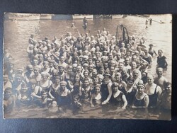 Antik fotó Abbáziai strandfürdőzők tömege a tengerben – Abbázia (Opatija) – 1923 július
