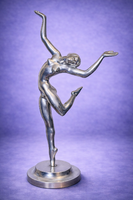 Modern art deco stílusú - Ezüst táncosnő  szobor