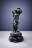 Oszlopnál Álló -  Fésülködő Női Akt - Nagy Méretű