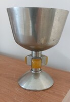 Art deco alpakka (?) kehely borostyán színű díszítéssel, 14,5 cm magas