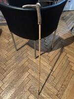 Egyszerű, elegáns agancsmarkolatos sétabot