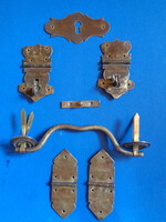 Antik bútor tartozékok ,pánt fogantyú ,zsanér ,kulcscímer