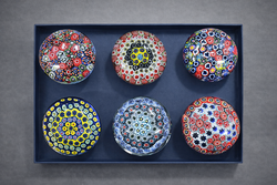 Millefiori 'ezervirág' üveg papírnehezék muranoi stílusú, nagyobb méretű
