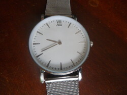 Elegáns gyönyörű hibátlan kvarcóra karcmentes