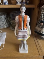 Hollóházi porcelán népviseletbe öltözött lány