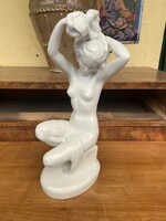 Herendi fésülködő akt