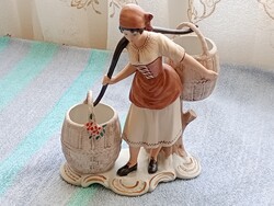 Figura vízhordó nő ARPO Románia kézzel festett kőedény