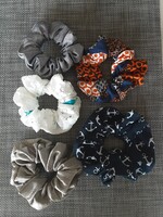 5 db hajfodor, hajgumi, kézműves