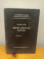 Halász Előd által írt, az Akadémiai Kiadó Kisszótár Sorozatában megjelent Német-magyar szótár.