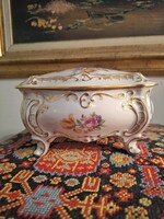 Gyönyörű Barokk Von Henneberg porcelán doboz bonbonier