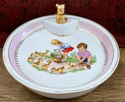 LIMOGES francia porcelán melegentartó gyermektányér aranyozott cicával – Kézzel festett.