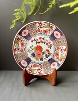 Tradicionális krizantém mintás japán Imari porcelán tányér