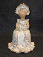 Győrbíró Enikő Kislány virággal kerámia szobor