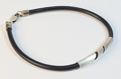 Modern/letisztult 925-ös ezüst + kaucsuk karkötő / unisex