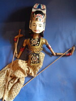 Jakartai batik jelmezes marionett