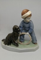 Zsolnay porcelán,karikával játszó fiú!