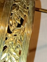 Áttört leveles mintával díszített asztali kínáló jelzett