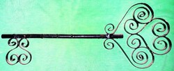 Régi Art Deco kovácsolt vas fali dísz KULCS alakú fali kulcstartó fogas 38 x 16 cm a képek szerint
