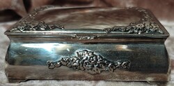 Ezüstös fém antik ékszertartó doboz dobozka ládikó szelence barokkos virágmintás