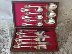 Porcelán rózsa betétes, ezüstözött evőeszköz készlet (12 db-os)