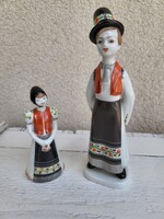 Hollóházi porcelán_kézzel festett, népviseletes fiú-lány páros